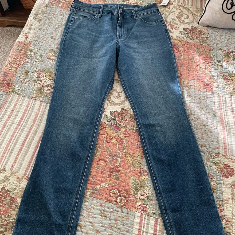 Women’s size 12 jeans with tag